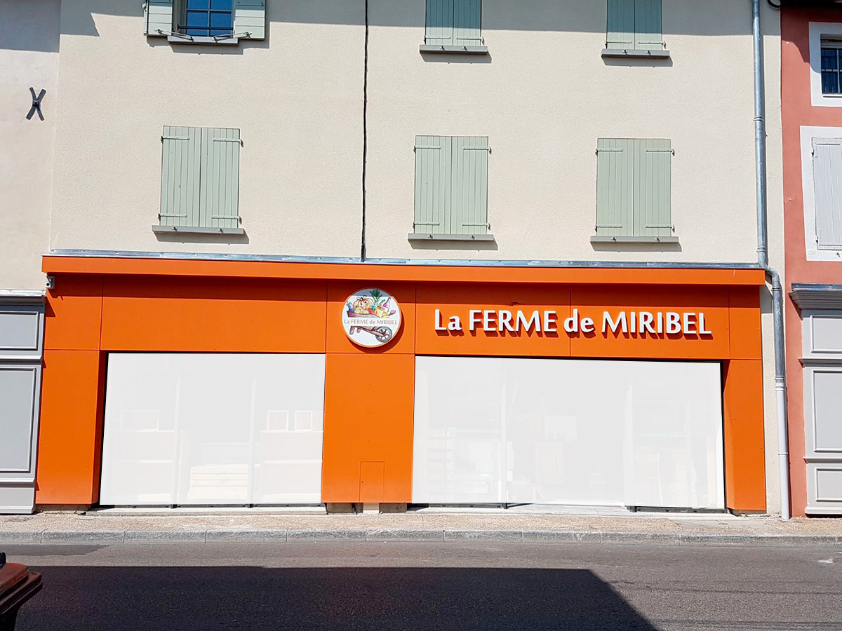 ENSEIGNE La ferme de Miribel vue ensemble