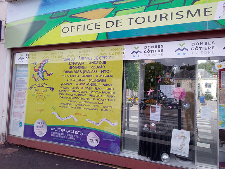 VITRINE Dombes COTIERE Tourisme Miribel Adhesif Woodstower 770